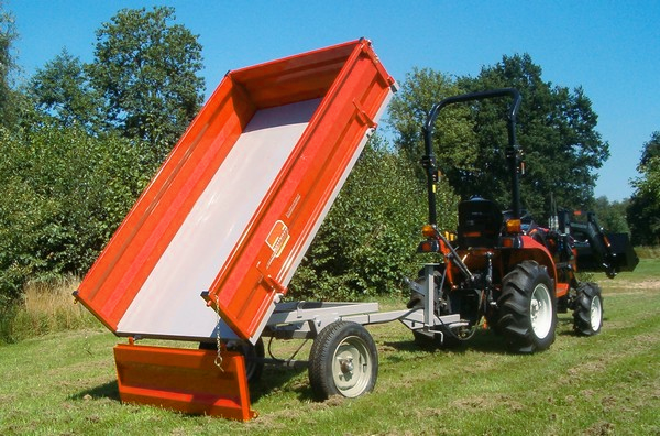 Tracteur Kubota avec remorque